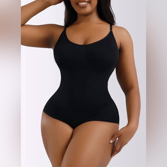 Plus Size Solid Color Seamless Cami Shapewear in Black - Picture 5 of 5